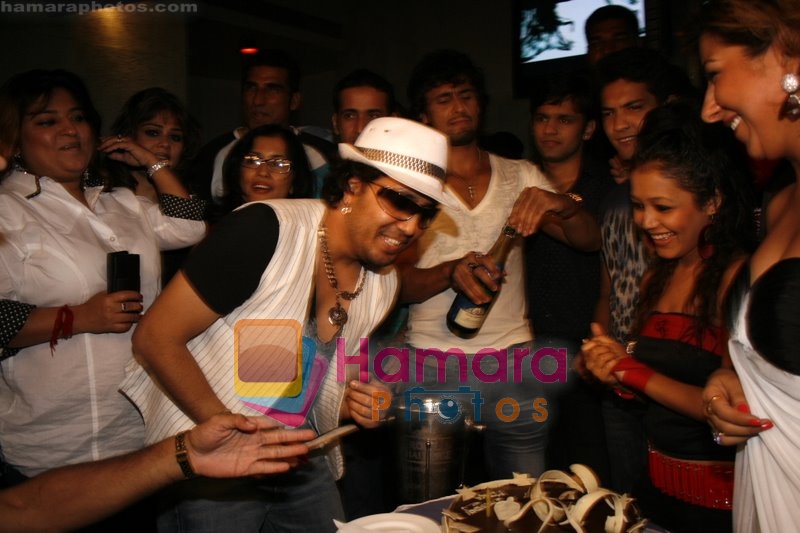 Mika Singh, Sonu Nigam at Mika Singh's Bday bash in Rock Bottom on 10th June 2008