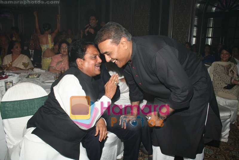 Vilasrao Deshmukh at Rahul Bajaj's bash in Taj Hotel on 10th June 2008 