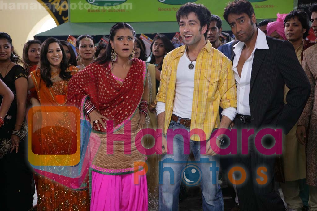 Ajay Devgan, Nakuul Mehta and Kajol on the sets of Hal-E-dil 