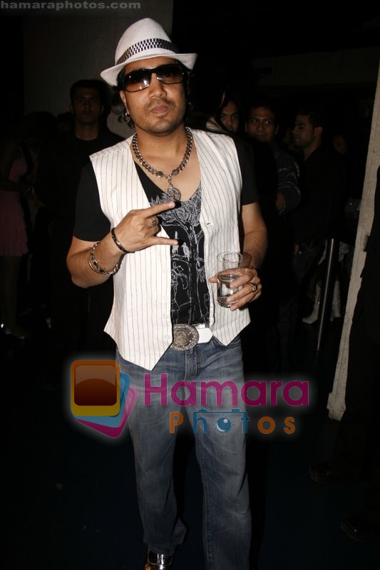 Mika Singh at Mika Singh's Bday bash in Rock Bottom on 10th June 2008