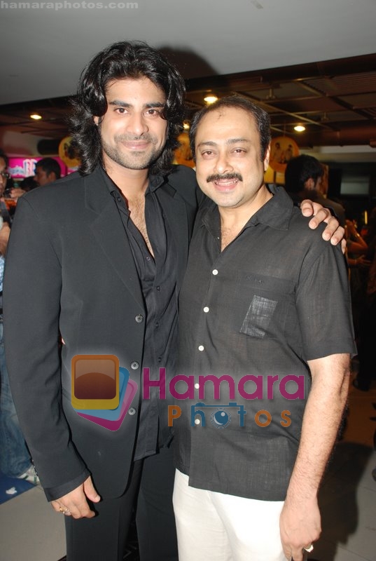 Sikander Kher, Sachin Khedekar at Summer 2007 premiere in Fun Republic on 12th June 2008