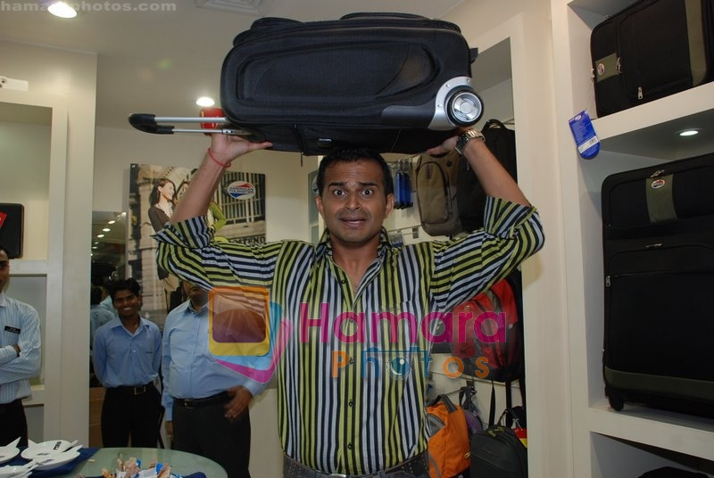 Siddharth Kannan at Father's day celebration hosted by American Tourister on Jun 13th 2008 