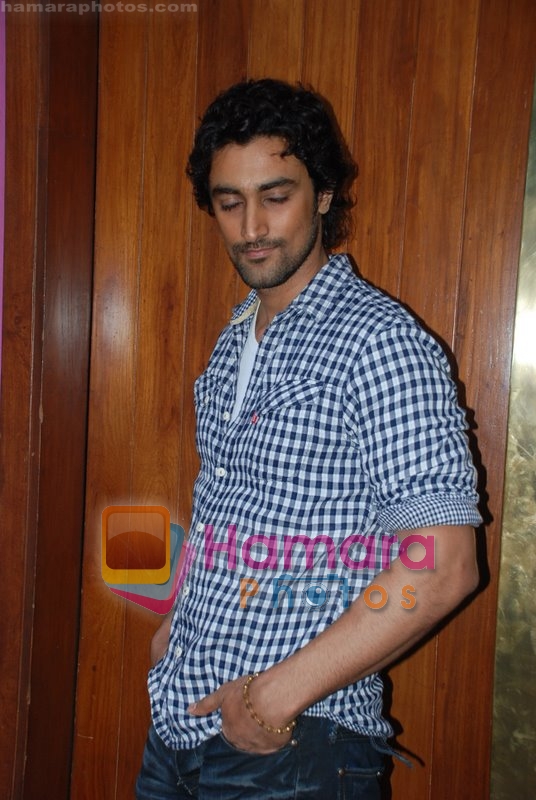 Kunal Kapoor in association with Art of Living Foundation presented gifts to kids at Hard Rock Cafe on June 14th 2008 
