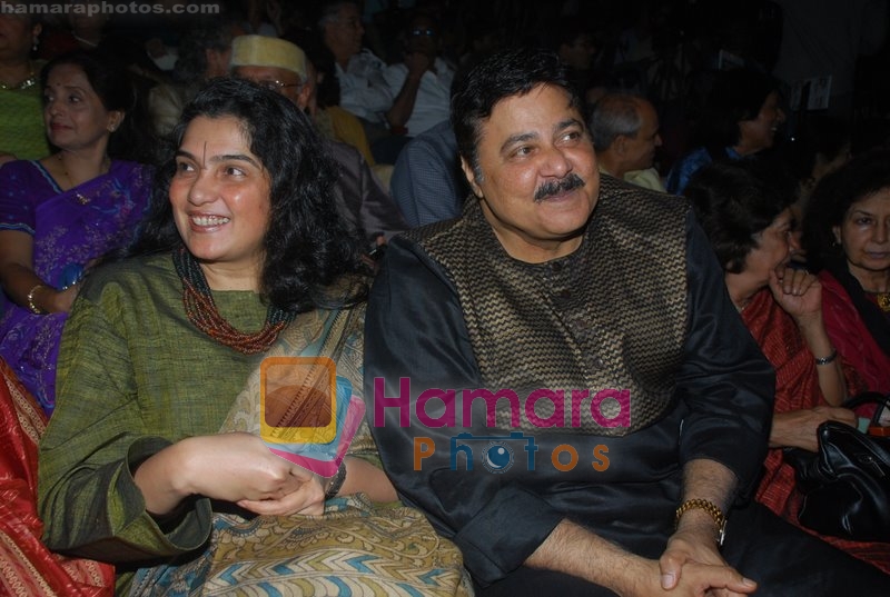 Satish Shah with wife at Grand Finale of the 10th Osian's Cinefan Film Festival in Mumbai, NCPA on June 14th 2008 