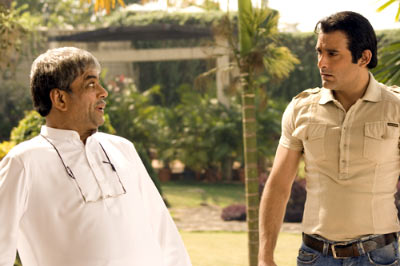 Akshay Khanna and Paresh Rawal in a still from the movie  Mere Baap Pehle Aap 