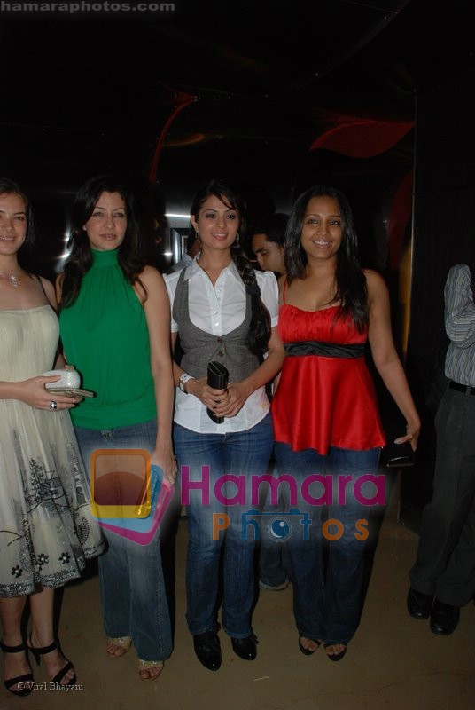Aditi Gowitrikar, Anjana Sukhani, Meghna Naidu at the Premiere of Via Darjeeling in  PVR on June 25th 2008