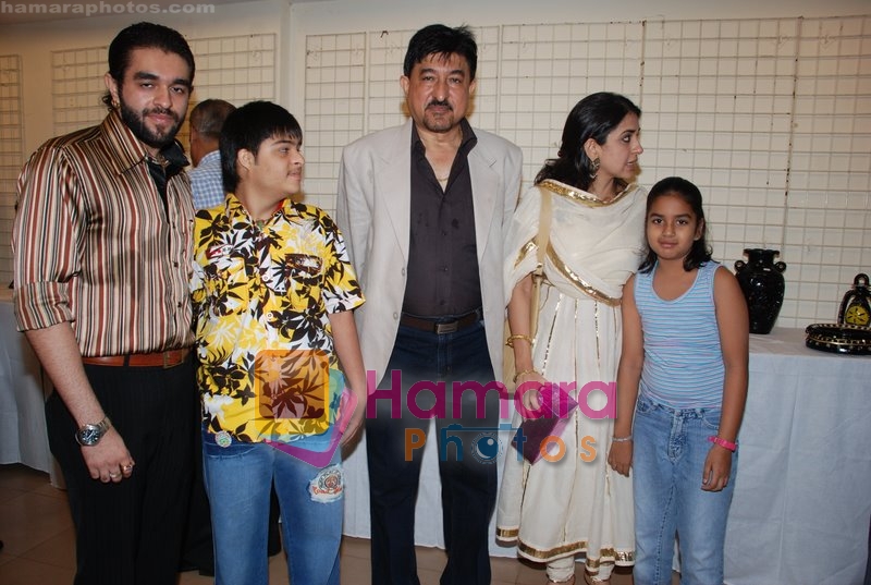 Shaina NC at special child Zameer's exhibition in 7 DAYS Art Gallery, Bandra on June 29th 2008
