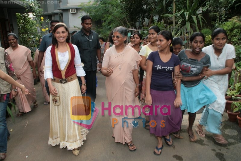 Rani Mukherjee on a road trip to promote Thoda Pyaar Thoda Magic on July 1st 2008