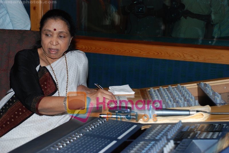 Asha Bhosle records with Priyanka Chorpra's dad Ashock Chopra in Mhada on July 3rd 2008