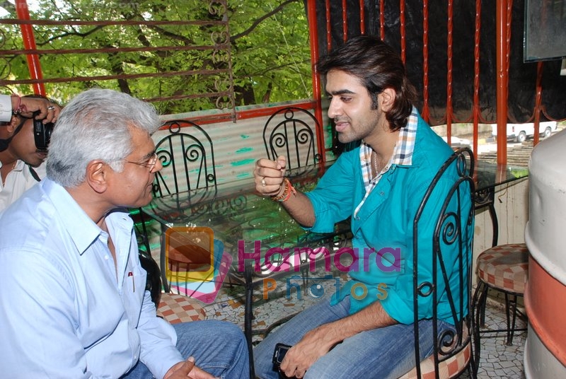 Sharat Saxena, Aryeman at Goodluck press meet in Aaram Nagar on July 7th 2008