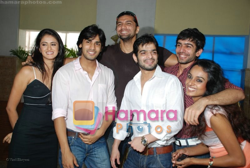 Chetan Hansraj, Karan Patel, Jay Bhanushali at 9X Kaun Jeetenga Bollywood Ka Ticket in Club Millennium on July 12th 2008 
