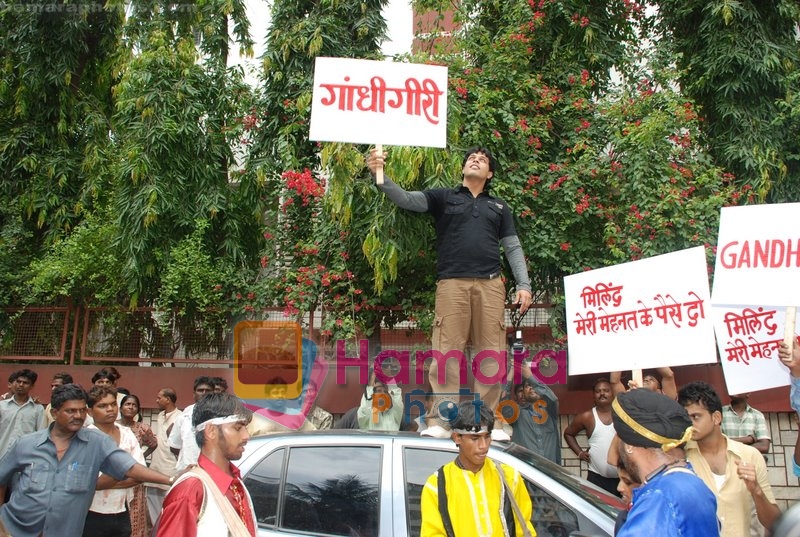 Sachin Sharma protests against non payment by Milind Soman in Santacruz on July 14th 2008