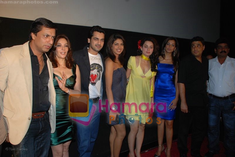 Arjan Bajwa, Priyanka Chopra, Madhur Bhandarkar, Kangna Ranaut, Mugdha Godse, Ronnie Screwvala at Madhur Bhandarkar's unveils the look of Fashion at Cinemax on 16th July 2008
