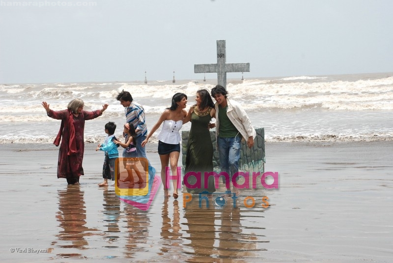 Helen, Rahul Roy and Padmini Kolhapure at Bachpan on location in Madh on 18th July 2008