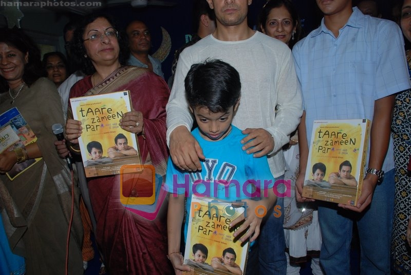 Aamir Khan, Darsheel Safary at Tare Zameen Par DVD Launch in Darsheel's School on July 25th 2008