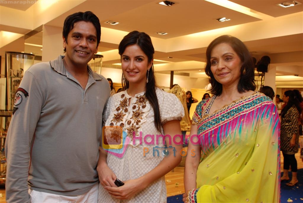 Rocky S , Katrina  Kaif & Alka Nishar at AZA introduces Rocky S Couture Line in AZA flagship store, Altamount Road on 25th July 2008