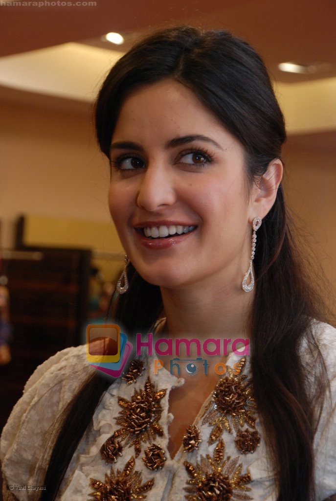 Katrina Kaif at the launch of the new collection _Aza_ on July 28th 2008 -san