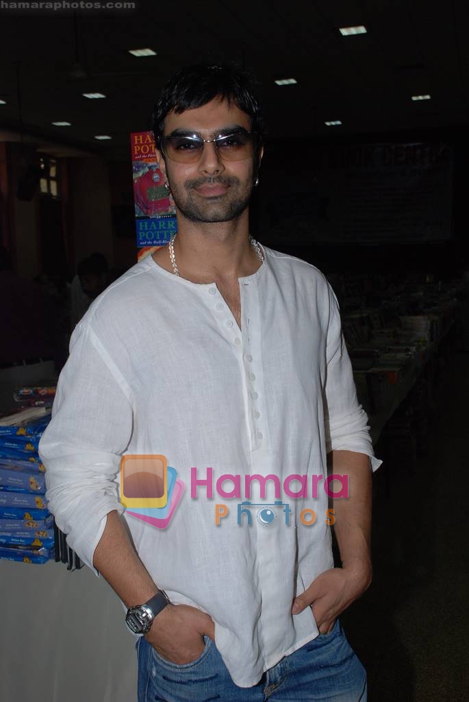 Ashmit Patel at the launch of book fair in Churchgate on July 31st 2008 