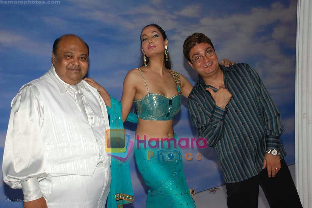Saurabh Shukla, Shruti Sharma and Vinay Pathak at Oh my god on location in Bhandup on August 2nd 2008 