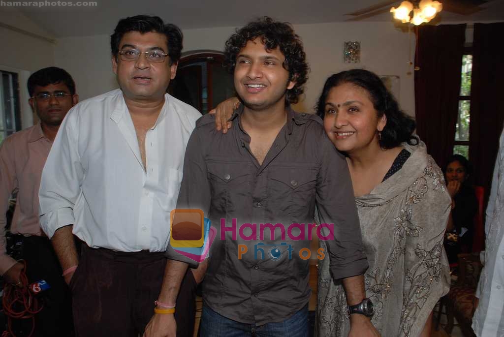 Amit Kumar, Kishore Kumars son Sumit Kumar and wife Leena Chandavarkar gives approval to make a biopic film on Kishore Kumar by UTV in Kishore Kuamr's residence on August 4th 2008 