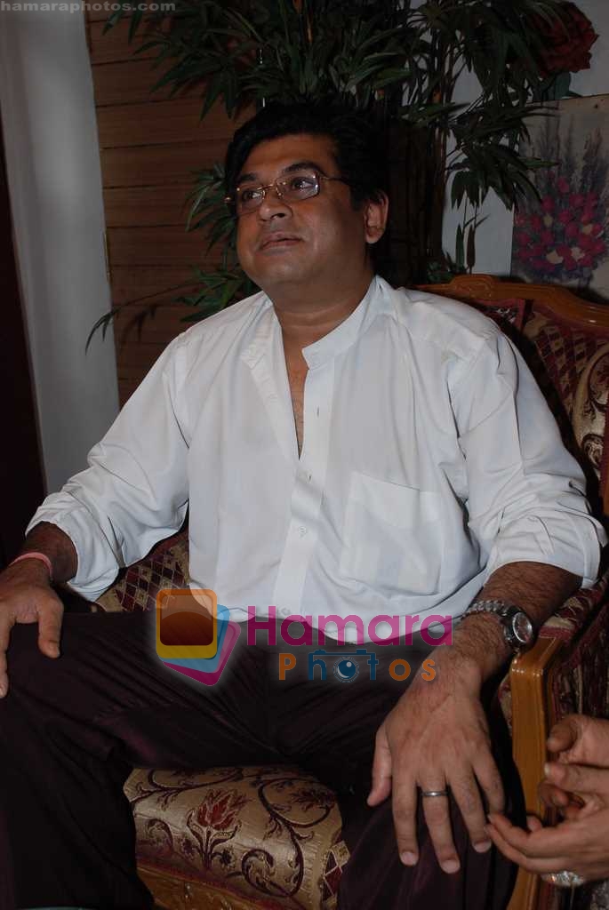 Amit Kumar gives approval to make a biopic film on Kishore Kumar by UTV in Kishore Kuamr's residence on August 4th 2008 