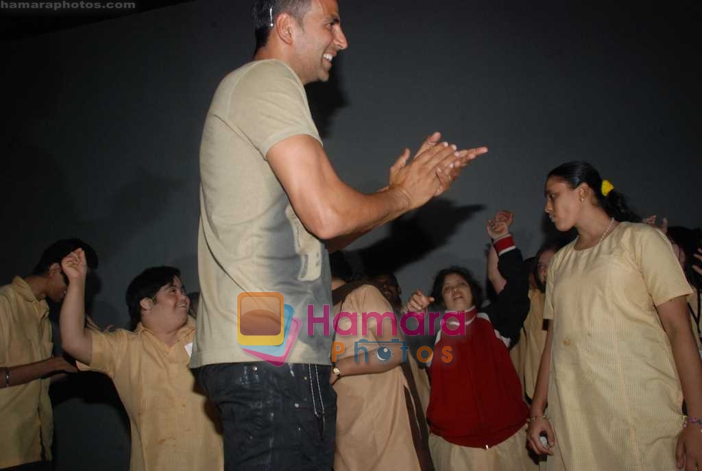Akshay Kumar entertains Dilkush School children at special sceening of Singh is kinng in Fun Cinemas on August 7th 2008 