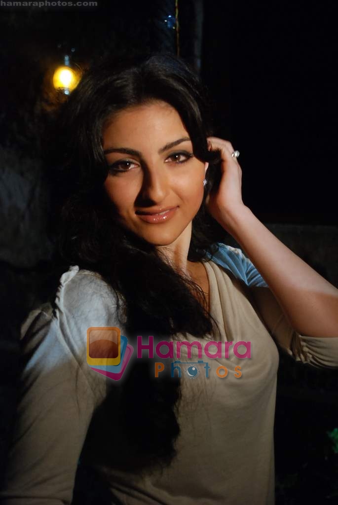 Soha Ali Khan at the promotional shoot of Film Dil Kabbadi in Mukesh Mills on 8th August 2008 