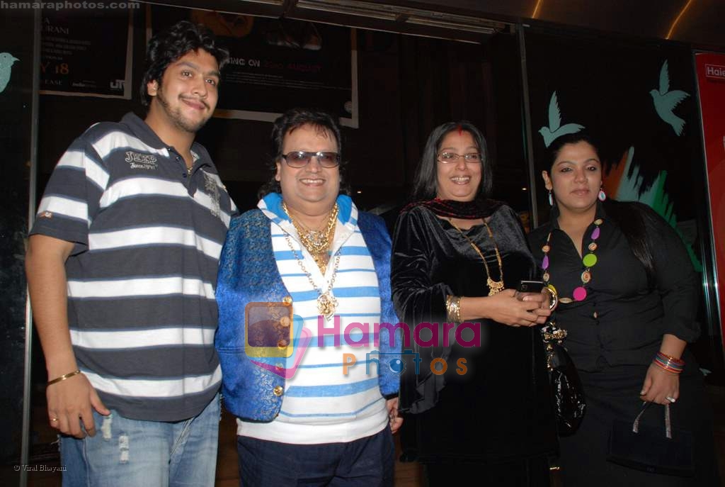 Bappi, Bappa with family at the Bachna Ae Haseeno special screening in Cinemax on 14th August 2008