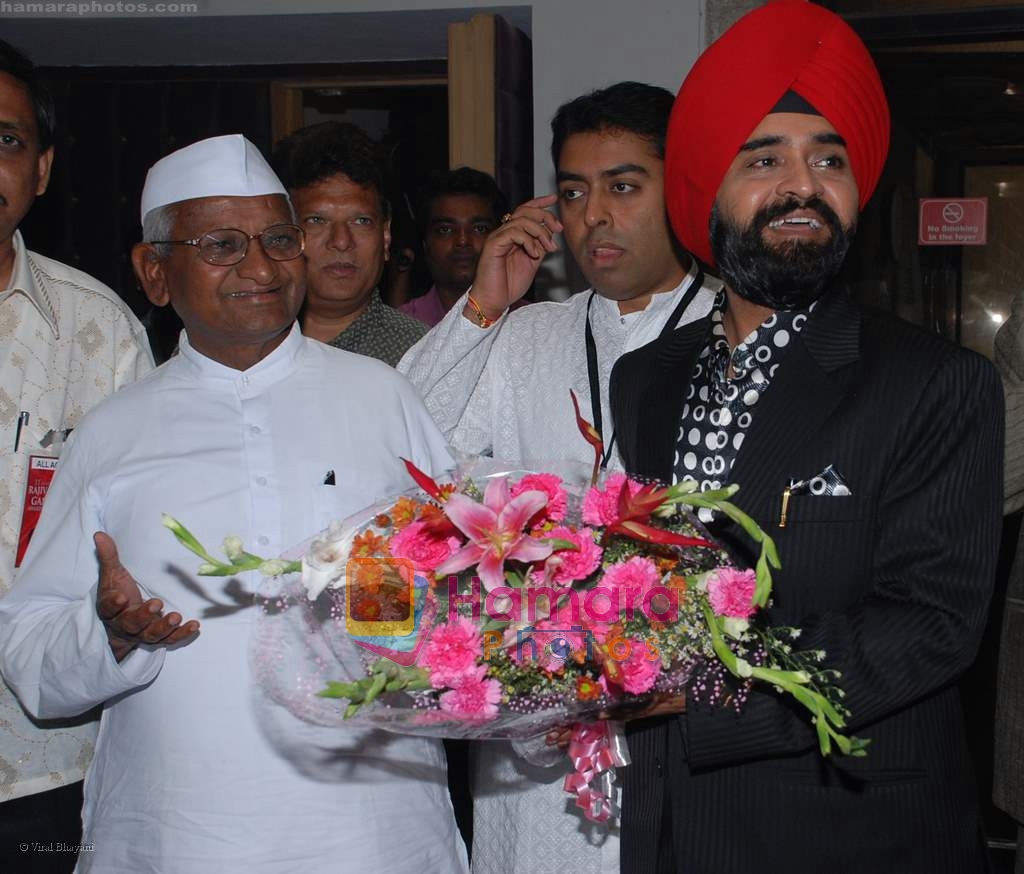 anna hazare with charan singh sapra