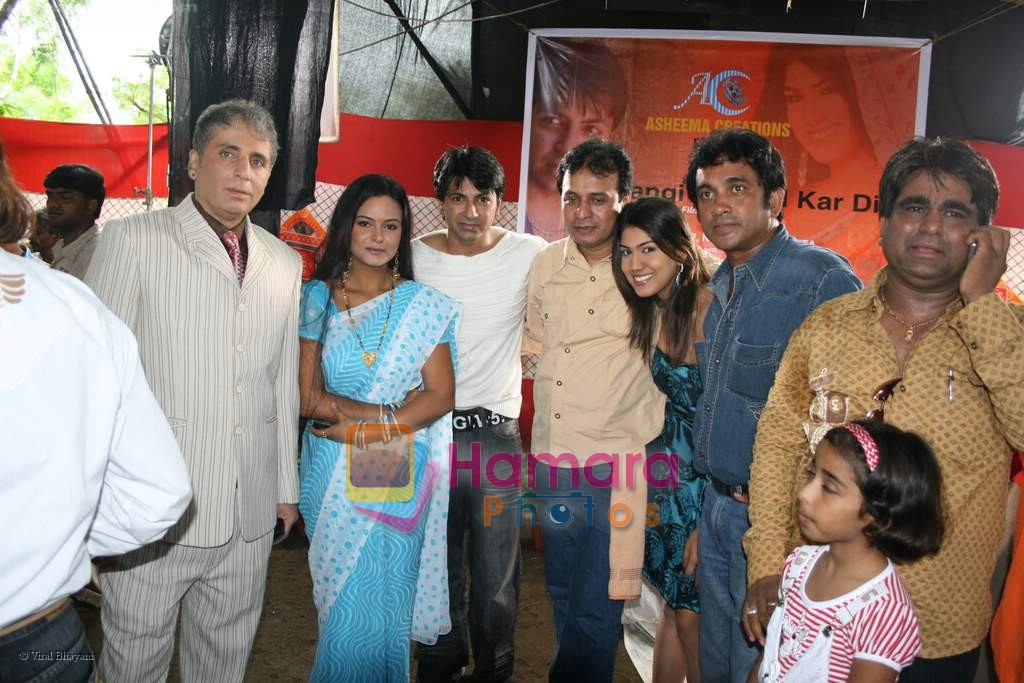 Deep, Ashhmita and Aditya Raj Kapoor at the Launch of movie Diwing Ne Had  Kar Di in  INS Hamla on August 19th 2008 