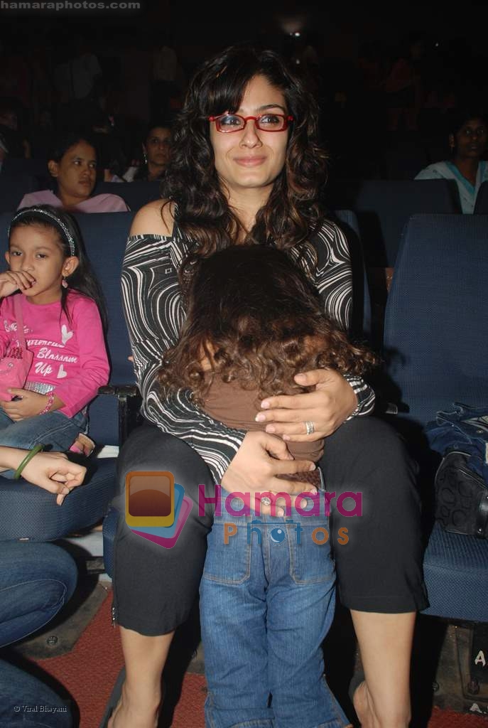 Raveena Tandon with daughter Rashi at Noddy's special screening in St Andrews on August 20th 2008 