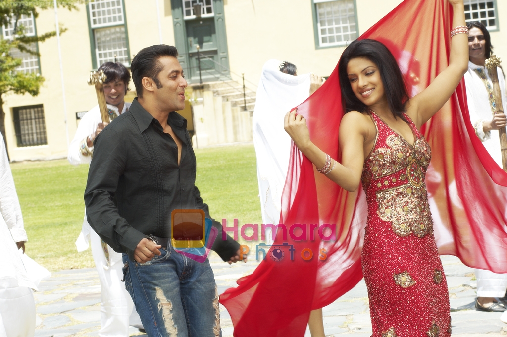 Priyanka Chopra, Salman Khan in the wallpaper of God Tussi Great Ho 