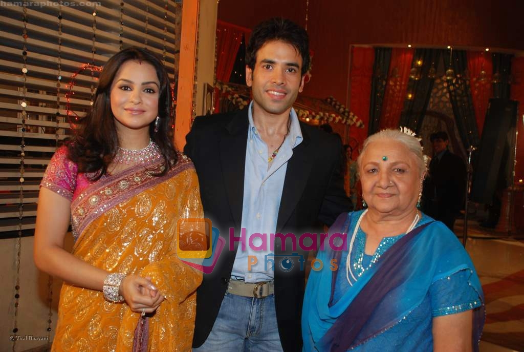Gurdeep Kohli, Tusshar Kapoor, Sudha Shivpuri on the sets of Tv serial Kasam Se in Klicj Nixon on August 22nd 2008 