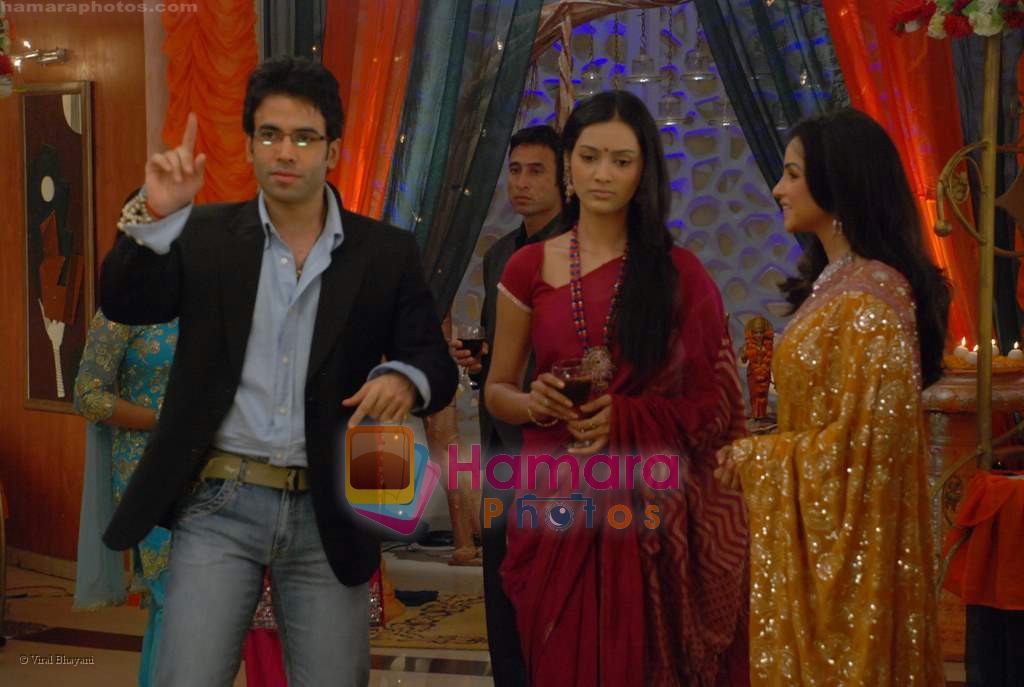 Tusshar KApoor, Gurdeep Kohli on the sets of Tv serial Kasam Se in Klicj Nixon on August 22nd 2008 
