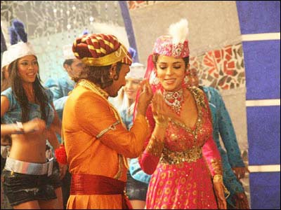 Rahul Bose, Mallika Sherawat in a still from the movie Maan Gaye Mughal-E-Azam 