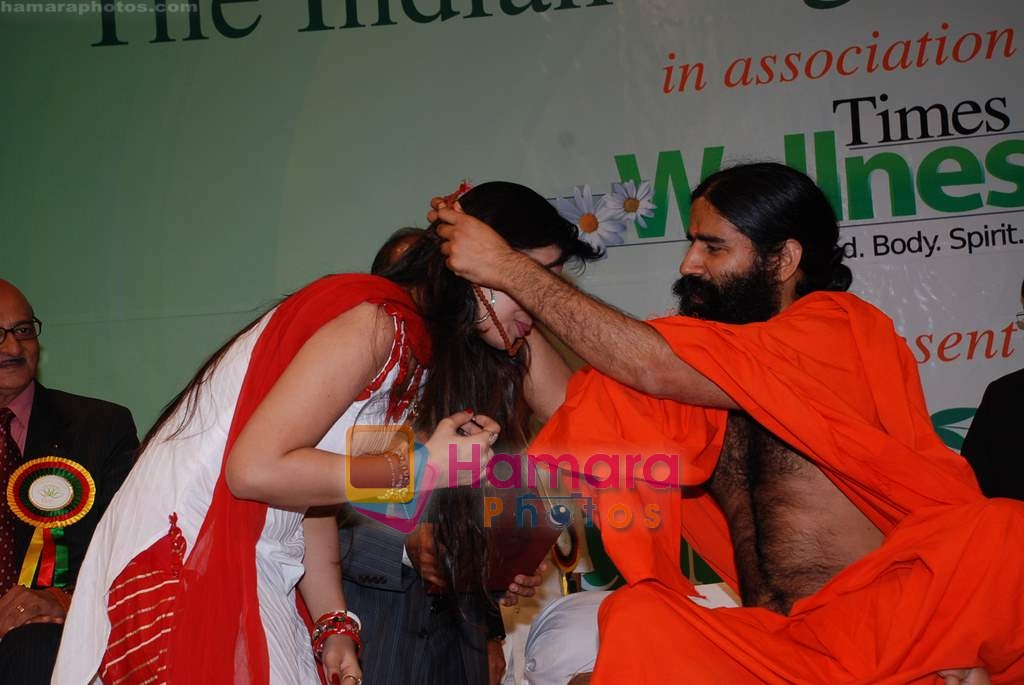 Mink, Swami Ramdev at Vegetarian congress awards in NCPA on August 23rd 2008 
