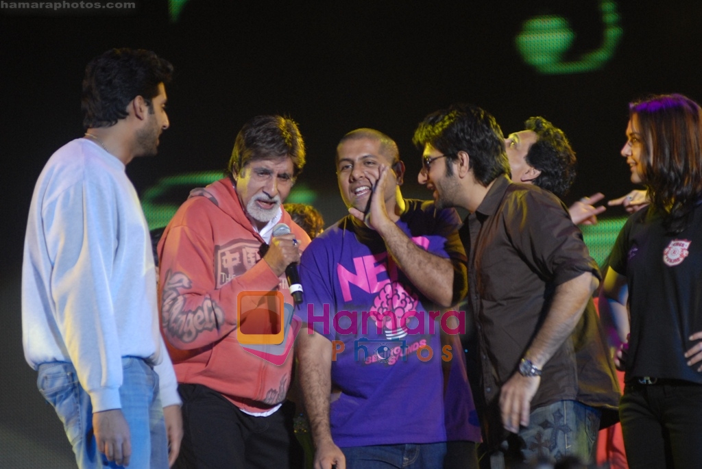 Abhishek, Amitabh Bachchan, Vishal,Shekhar, Preity Zinta at Unforgettable London Tour on August 25th 2008 