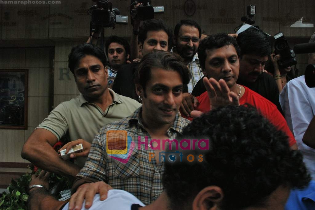 Salman Khan at the launch of Beyond Luxary store in Mahalaxmi on August 26th 2008 