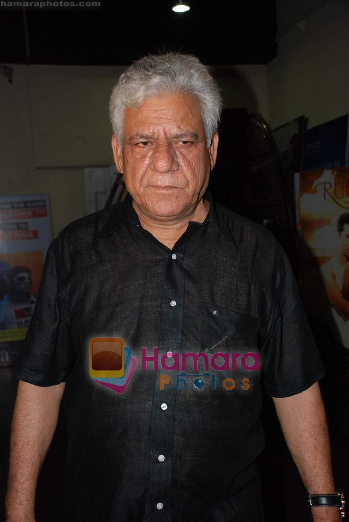 Om Puri at Mukhbir premiere in Fame on 27th August 2008 