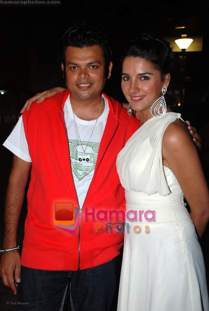 DJ Akhtar with shruti seth at Bollywood Club bash hosted by Zoom in D Ultimate Club on 28th August 2008