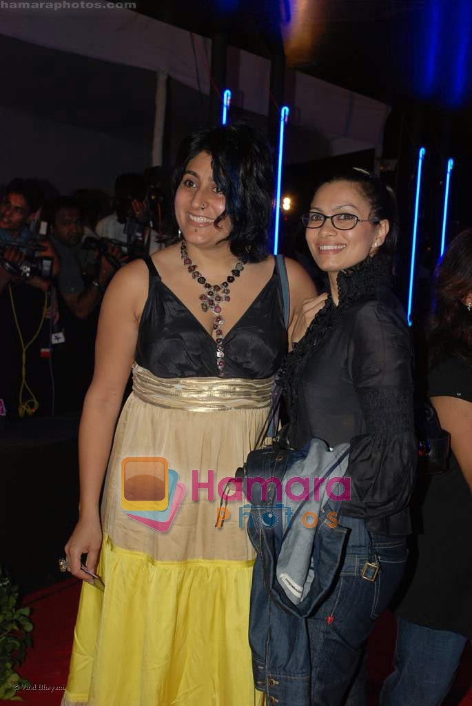 niharika khan with maria gorreti at Rock On Premiere in IMAX Wadala on 28th August 2008 