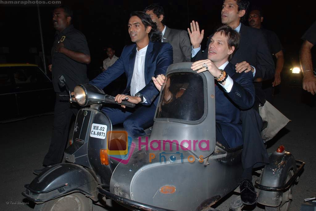 Arjun Rampal, Farhan Akhtar, Luke Kenny at Rock On Premiere in IMAX Wadala on 28th August 2008 