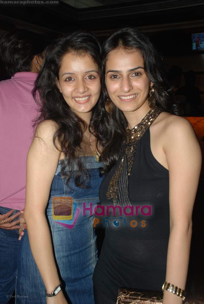 Kashmira Irani and Sulagna Panigrahi at Swastik Pictures bash for Amber Dhara in Vie Lounge on 29th August 2008 