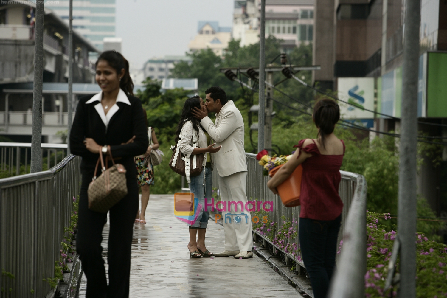 Randeep Hooda and Shahana Goswami in _Ru-Ba-Ru_ - Pic 13