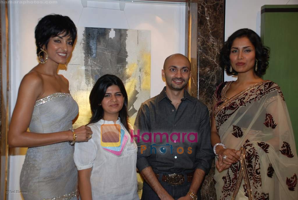 Jesse Randhawa, Tapur Chatterjee at the new festive and jewellery Collections by Prriya & Chintan on 11th August 2008 