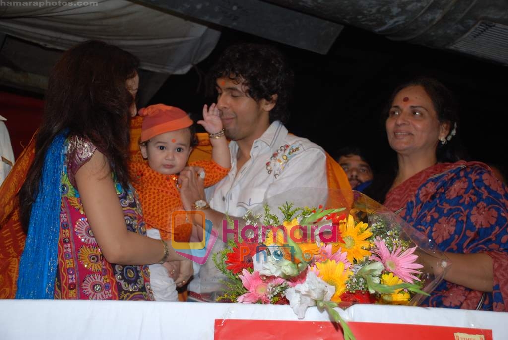 Sonu Nigam Lauches Maha Ganesha Allbum along with wife and Kid in Siddhivinayak Temple on 11th August 2008 