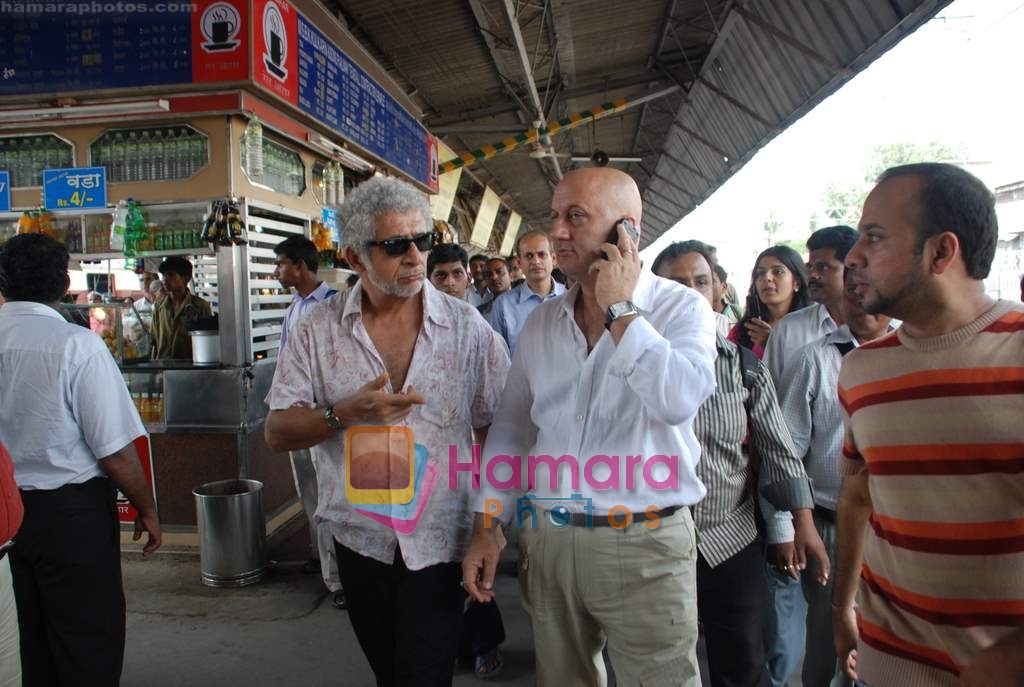 Naseeruddin Shah and Anupam Kher travel by local train to promote film Wednesday from Churchagate to Andheri on 2nd September 2008 