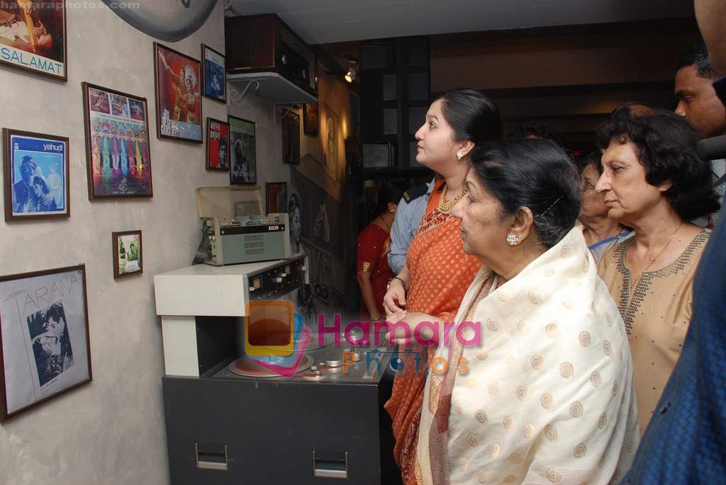 Lata Mangeshkar at the launch of music exhibition in Prince of Wales Museum on 5th September 2008 