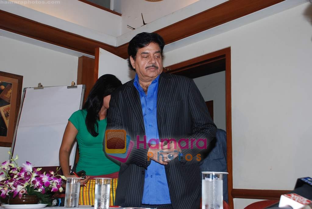 Shatrughan Sinha at a Press Conference organised to help Bihar flood victims in Raheja Classic on 5th September 2008 