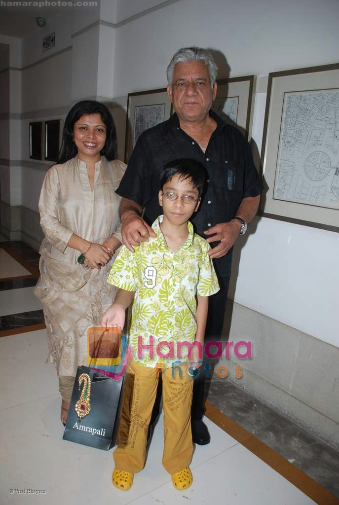 om puri with wife and son at Neena Gupta's wedding bash in Sahara Star on 6th August 2008